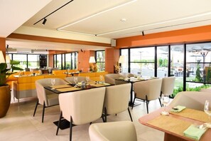Dining - Floral Court Hotel and Residence (Bangkok)