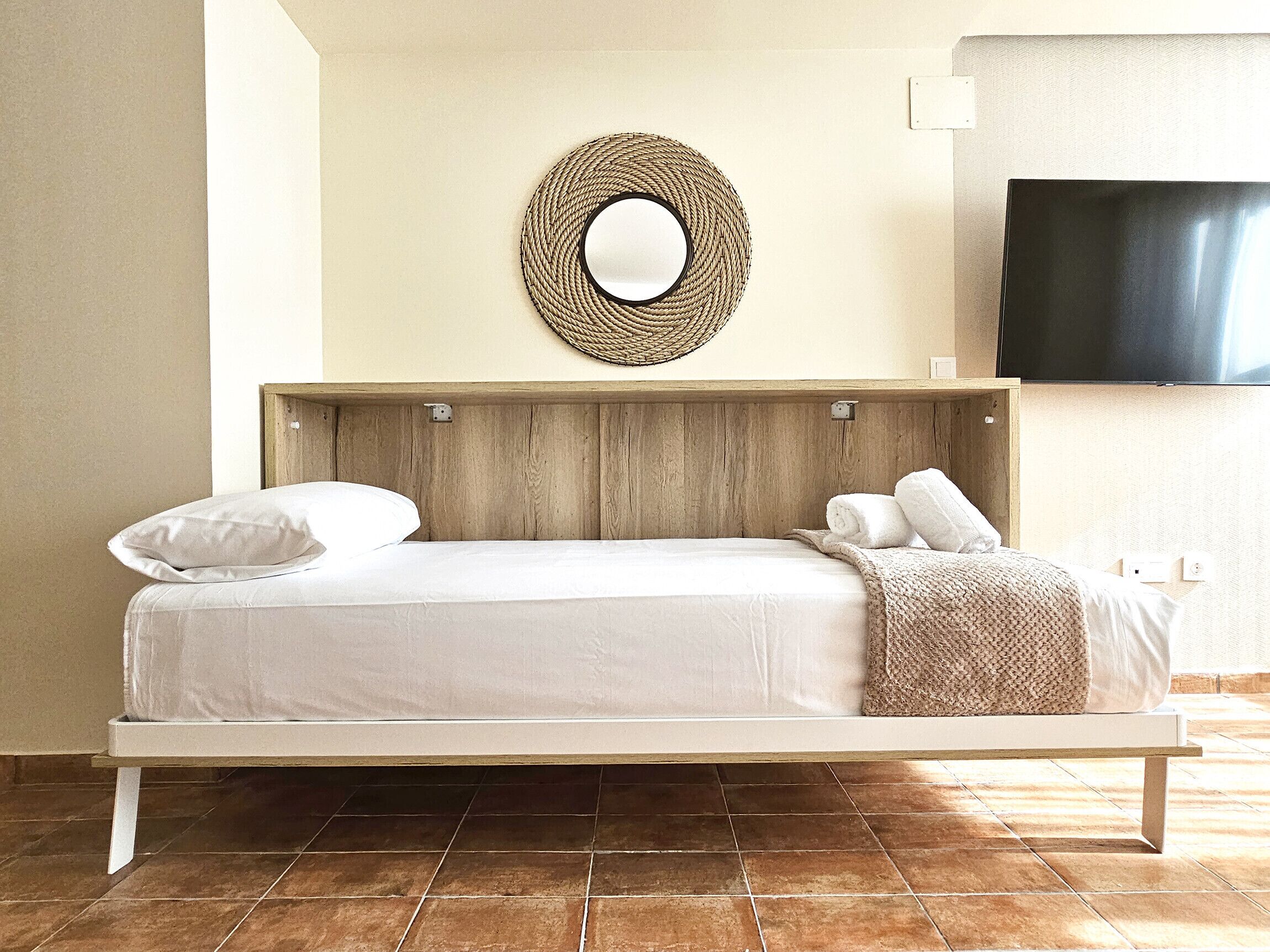 Een strijkplank/strijkijzer, gratis wifi, beddengoed