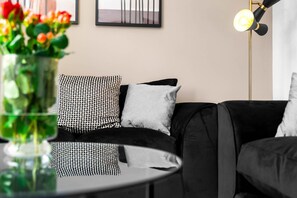 TV - Luxury 2 Bedroom Apartment  - WiFi - Smart TV (Birmingham)