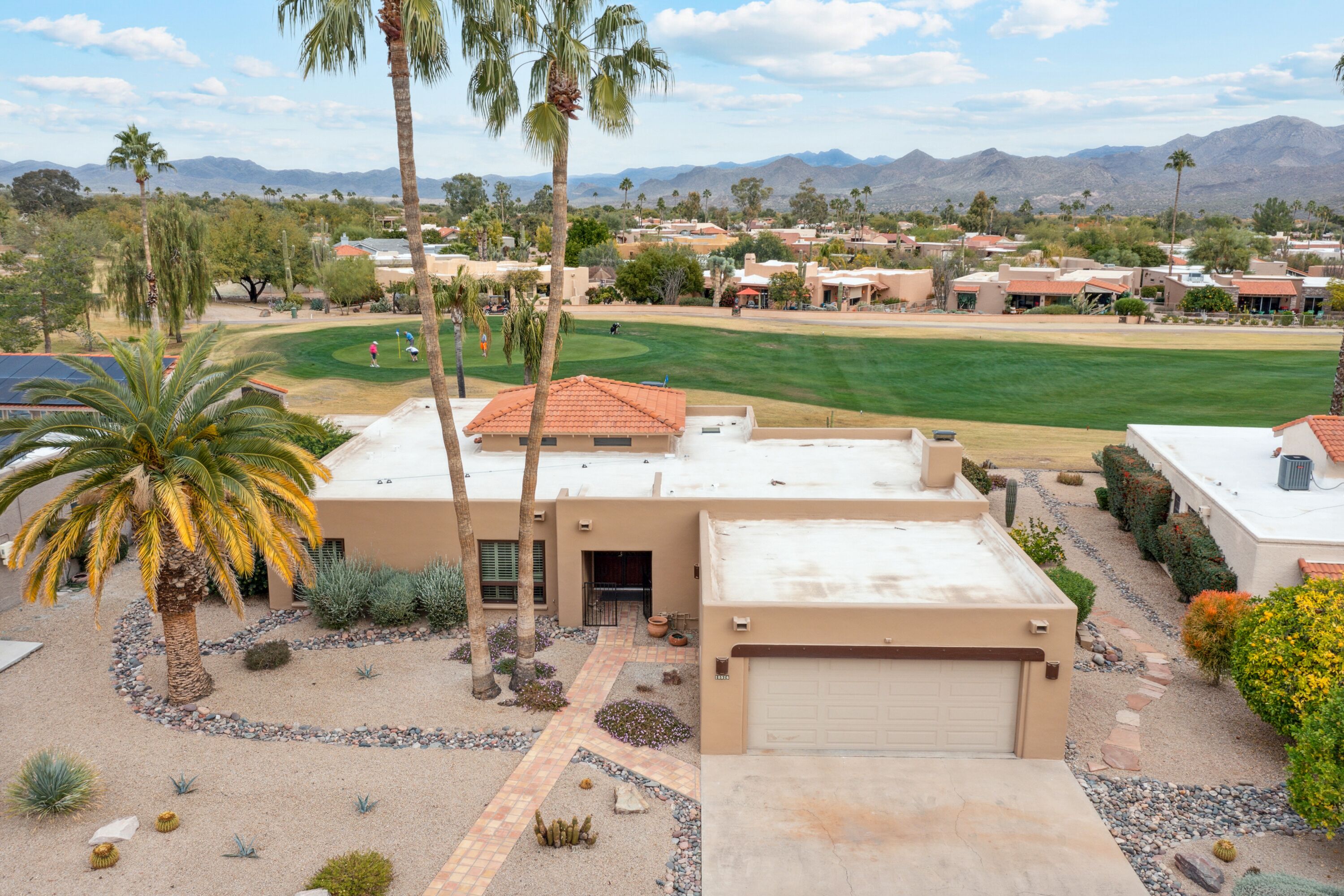Gorgeous remodel in Rio Verde AZ with GOLF, VIEWS, golf cart and GREAT WIFI