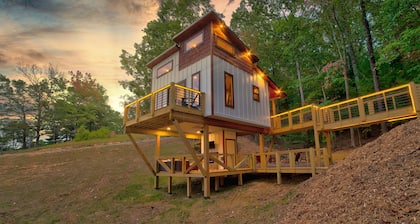 Hot Tub • Fire Pit • Walk to Blue Ridge Lake • Dog Friendly