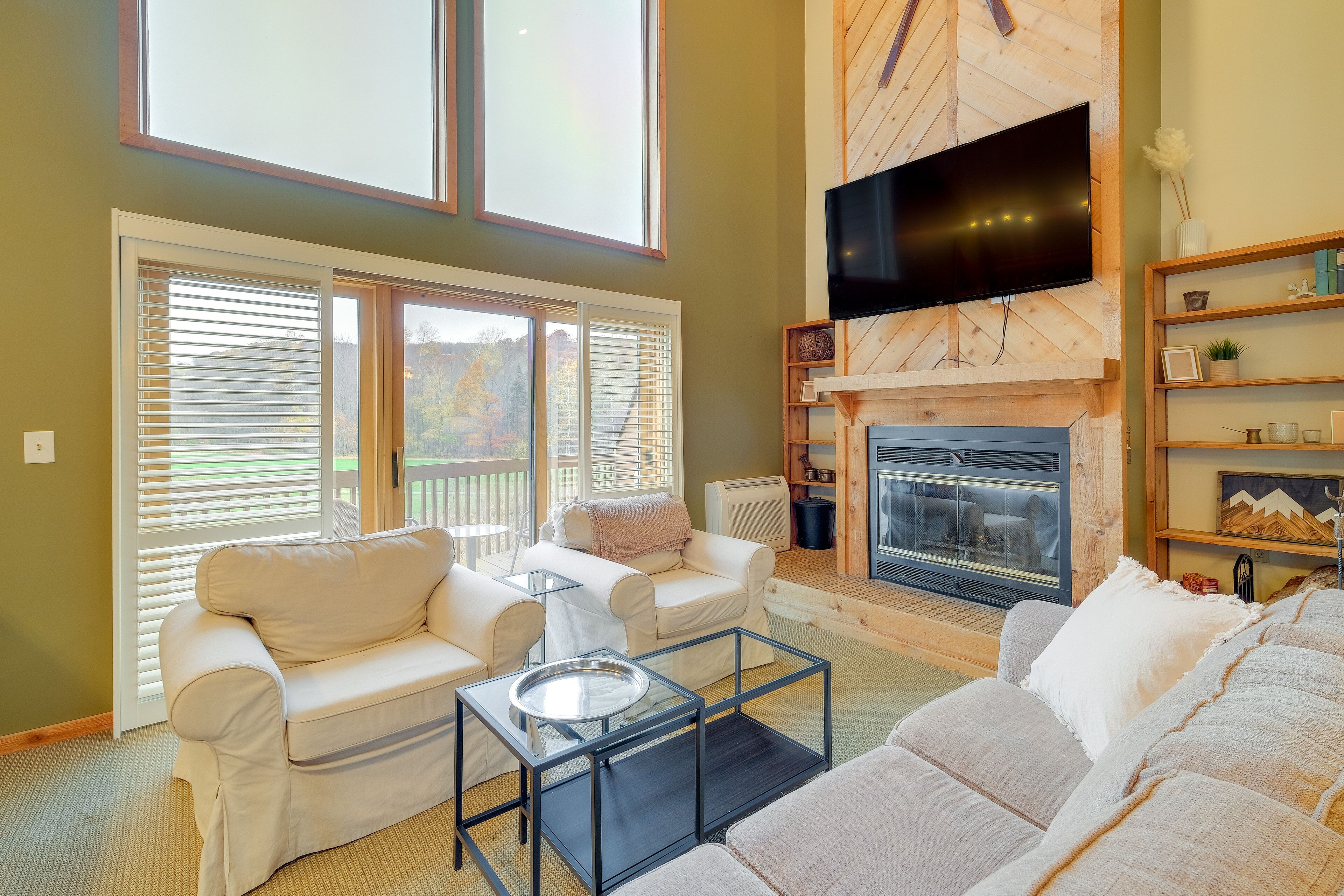 Schuss Mountain Condo w/ Deck: Walk to Ski Lift!