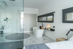 Hair dryer, towels, soap, shampoo - Villalemar Alojamiento Rural 5 Estrellas (Urda)