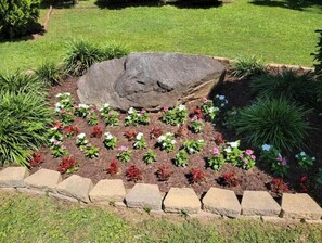 Property grounds - Family size Home, just outside Atl, Close to Lake Lanier, Stone Mnt, and I-85. (Lilburn)