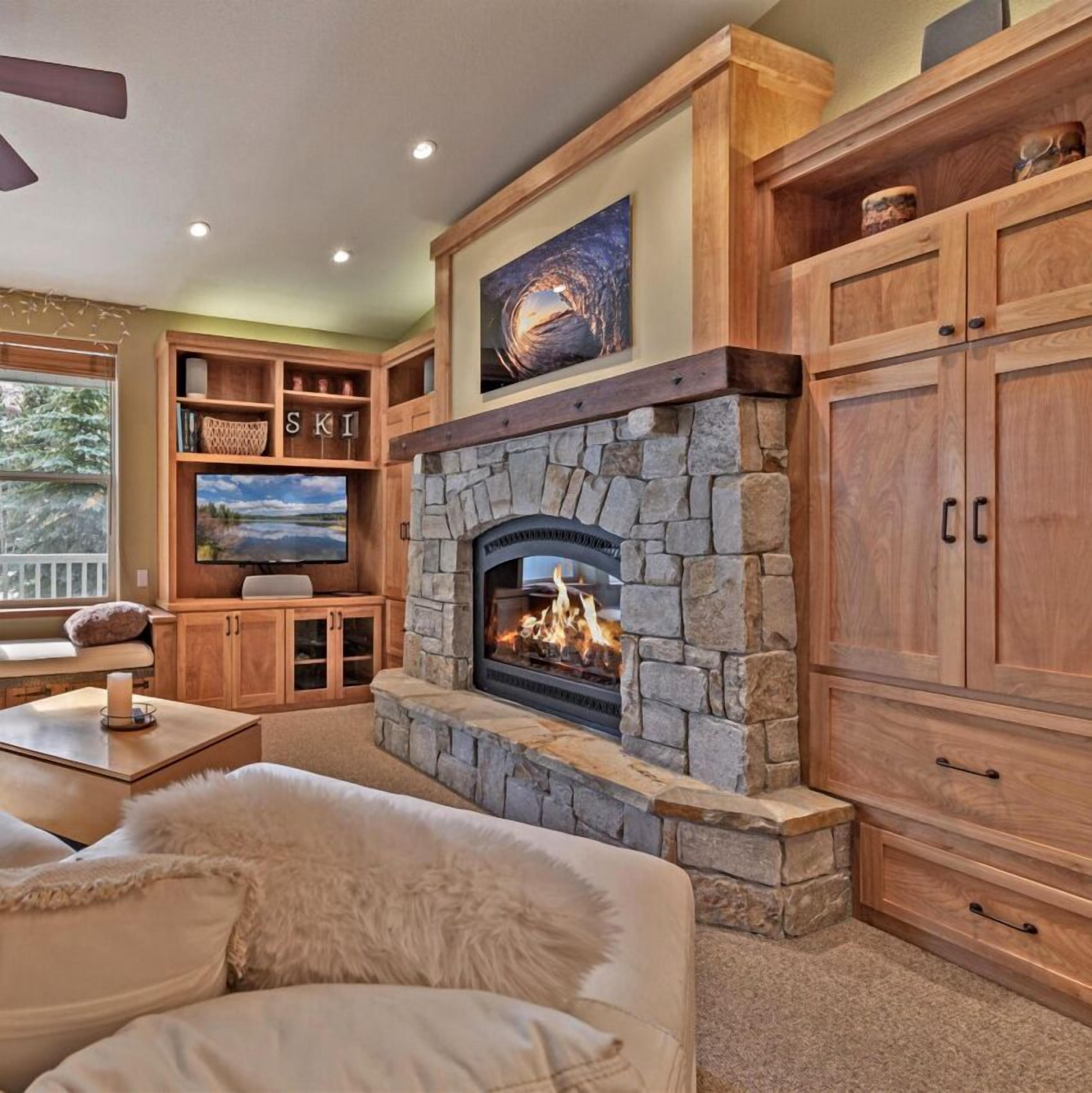 VIP Ski In/Out Palisades Condo 200 ft to KT-22