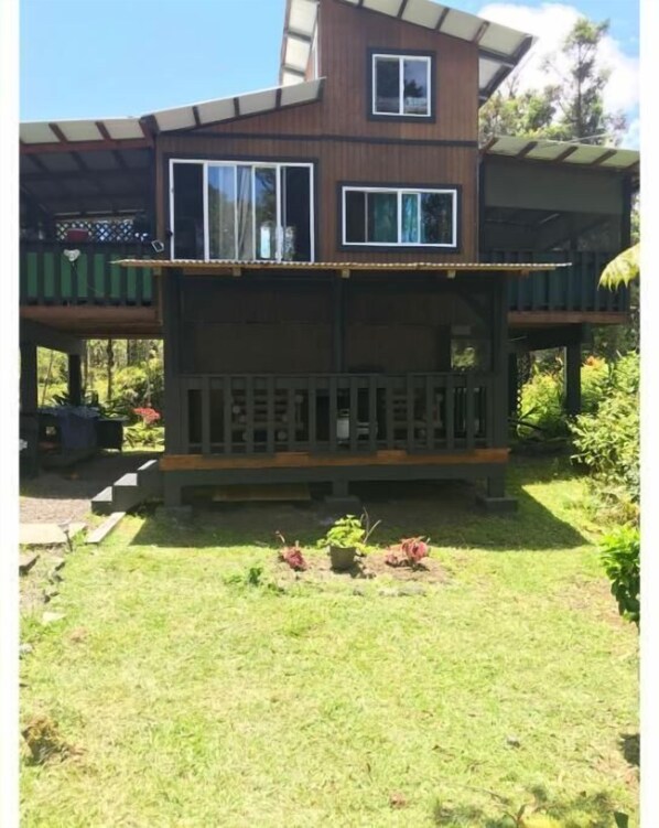 Exterior - Treehouse Cabin (Hilo)