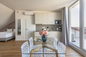 Executive Apartment with Terrace | 高級寢具、舒適加層、獨特裝潢、布置獨特