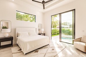 4 habitaciones, escritorio y tabla de planchar con plancha 