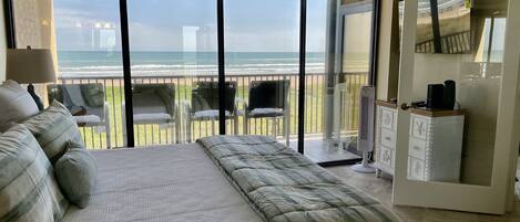 2 habitaciones, tabla de planchar con plancha y cuna de viaje