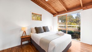 4 bedrooms, WiFi, bed sheets - Mansfield Hideaway - Sleeps 10 (Mansfield)