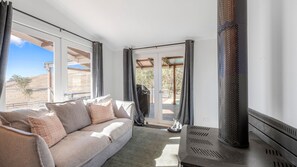 Smart TV, fireplace, books