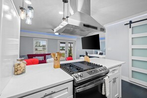 Private kitchen - Splash Pad by Book That Condo (Panama City Beach)