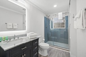 Standard Studio | Bathroom | Shower, towels