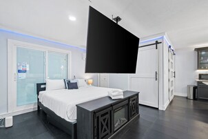 Standard Studio | Free WiFi, bed sheets