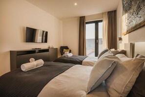 4 bedrooms, desk, iron/ironing board, free WiFi