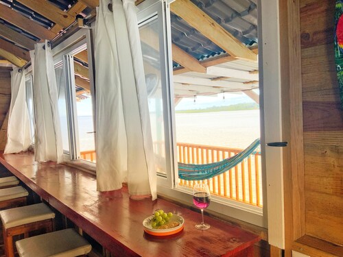 Oceanfront, 3-bedroom house in Secluded, Paradise