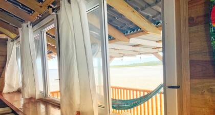 Oceanfront, 3-bedroom house in Secluded, Paradise