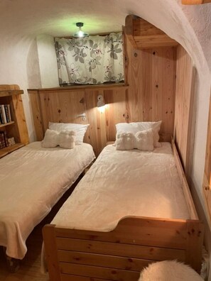 1 slaapkamer, een strijkplank/strijkijzer, gratis wifi, beddengoed
