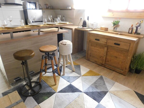 ثلاجة، ميكروويف، فرن، موقد طهي مسطح