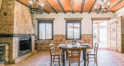 Nice home in Casariche with WiFi