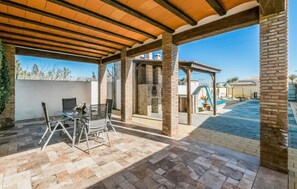 Outdoor dining - Nice home in Casariche with WiFi (Casariche)