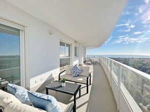 Unclassified image, 3 of 41, button