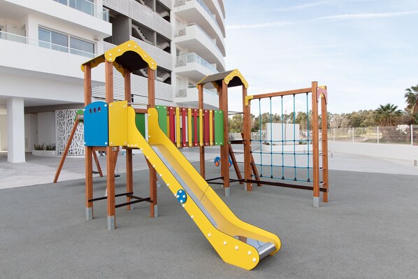 Unclassified image, 1 of 41, button