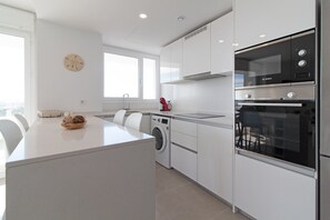 Réfrigérateur, micro-ondes, four, lave-vaisselle