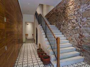 ฝ่ายต้อนรับ