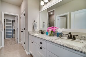Towels - Near Grand Lake: Charming Grove Home w/ Deck (Grove)