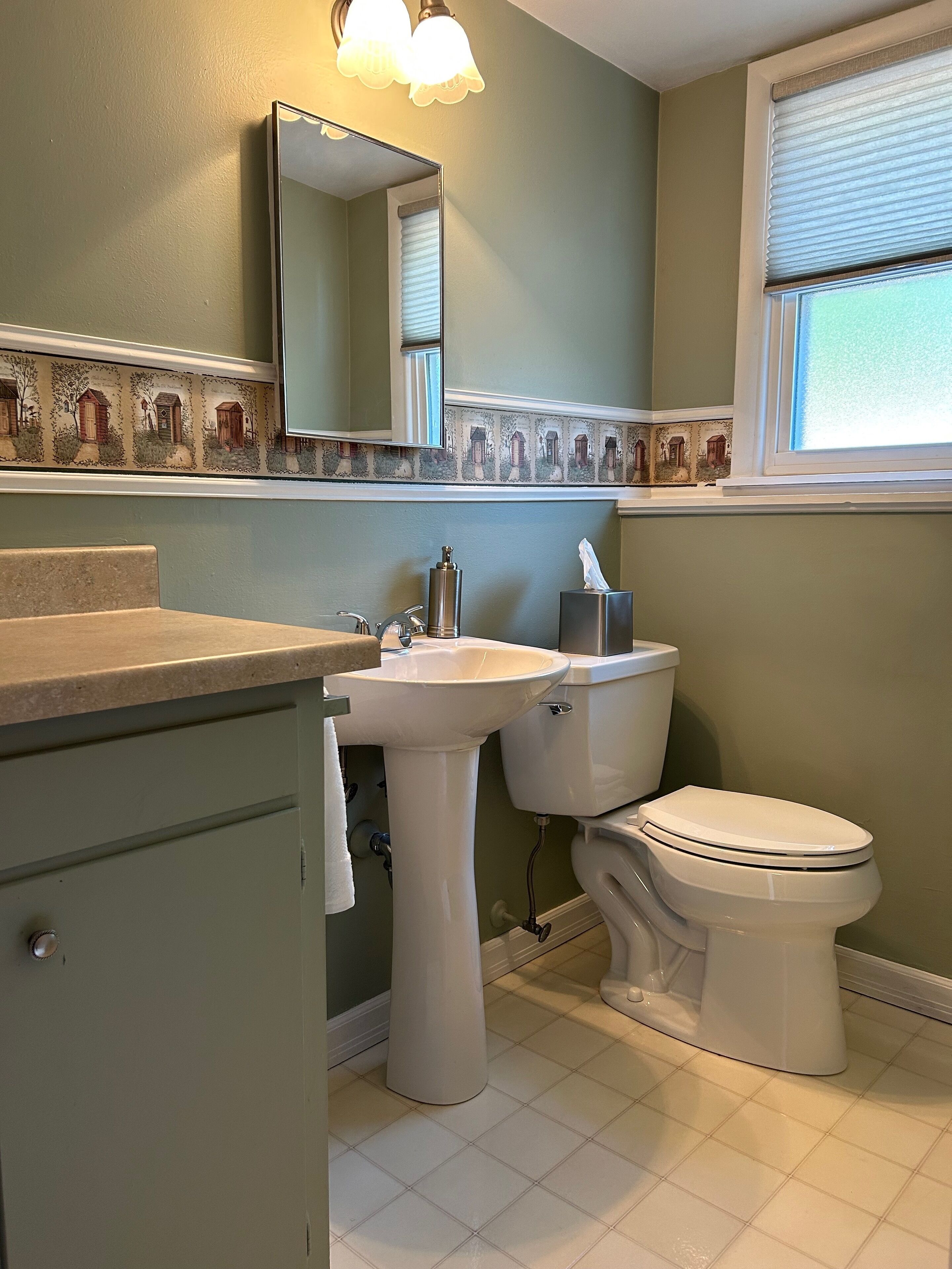 Packer Bungalow 1 block from Lambeau Field! tailgates, weekend trips