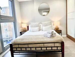 3 bedrooms, desk, iron/ironing board, free WiFi