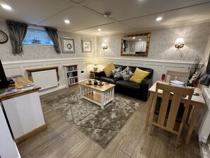 Una televisión, libros