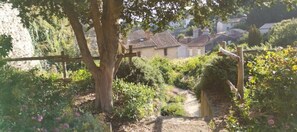 Property grounds - Maison Quartier Saint Jacques (Parthenay)