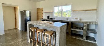 Eco living 2 bd oasis with ocean view Casa Milpa