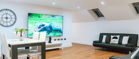 Apartment, Multiple Beds | Dining