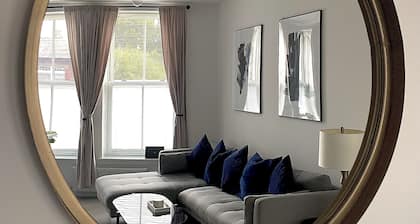 Central 2-bedroom apartment, Montrose