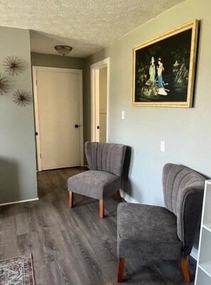 Interior - Historic Peaceful Apt near VSU & SGMC (Valdosta)