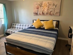 1 quarto, cofres nos quartos, escrivaninha