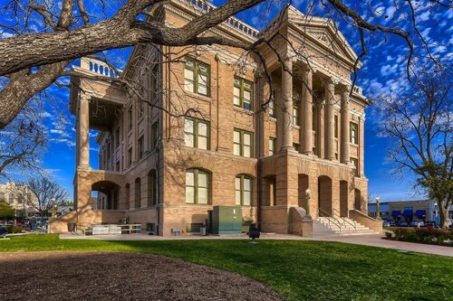 Green Room Studio Walk to Square and River Trail