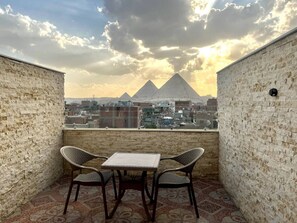 Outdoor dining - Wake Up by the Historic Pyramids

 (Giza Governorate)