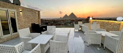 屋外ダイニングエリア