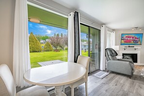 Dining - 2BR Winter Retreat - Hot Tub. Fire Pit 101 (Blaine)