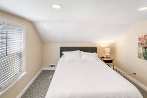2 Schlafzimmer, Schreibtisch, Bügeleisen/Bügelbrett, kostenloses WLAN