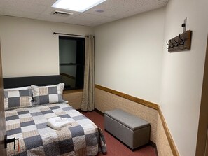 8 habitaciones, tabla de planchar con plancha y wifi gratis