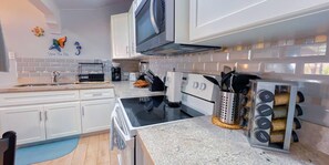 Microwave, cookware/dishes/utensils - Villa Paraiso Coco 56 (Jacó)
