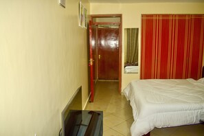 1 slaapkamer, een strijkplank/strijkijzer, gratis wifi, beddengoed