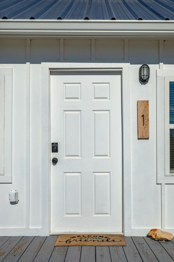 Exterior detail - Texas Trio #1 - Waco, Magnolia, Baylor (Crawford)