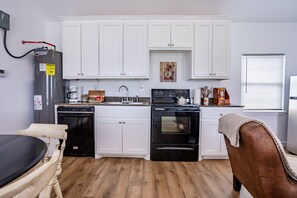 Fridge, microwave, oven, stovetop - Texas Trio #1 - Waco, Magnolia, Baylor (Crawford)