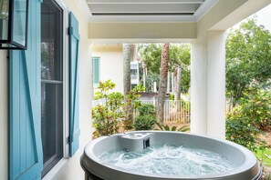 Bain à remous extérieur